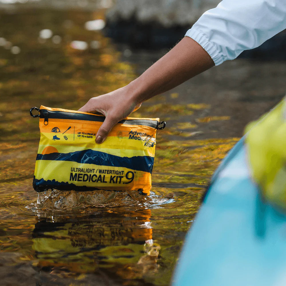 Trousse Ultralight/Watertight .9 de Adventure Medical Kits - Pagaie Québec